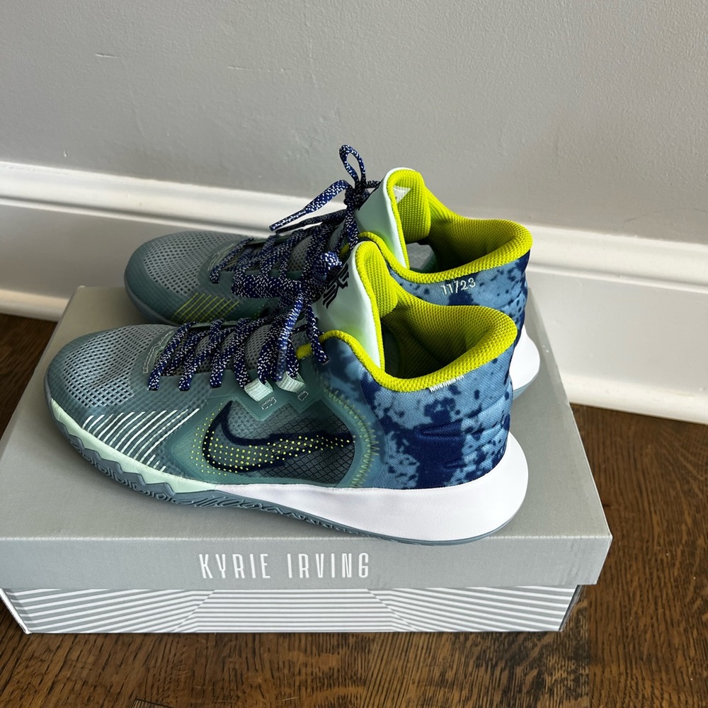 Kyrie Flytrap V, size 6Y, worn once